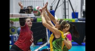 Campeão mundial, vôlei sentado feminino faz intercâmbio visando Paris