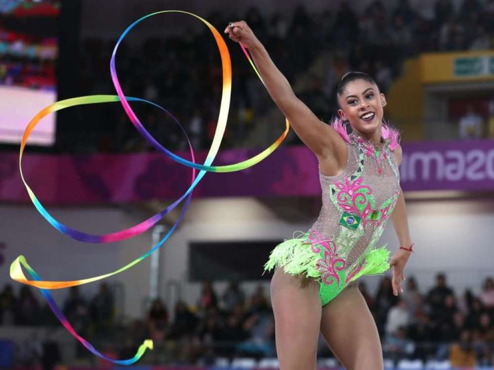 Bárbara Domingos leva ouro inédito em Grand Prix de ginástica rítmica