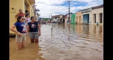 Rompimento de barragem provoca inundações e alagamento no Ceará