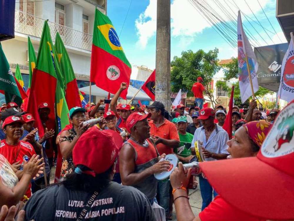 MST e movimentos sociais ocupam sede do Incra em Alagoas