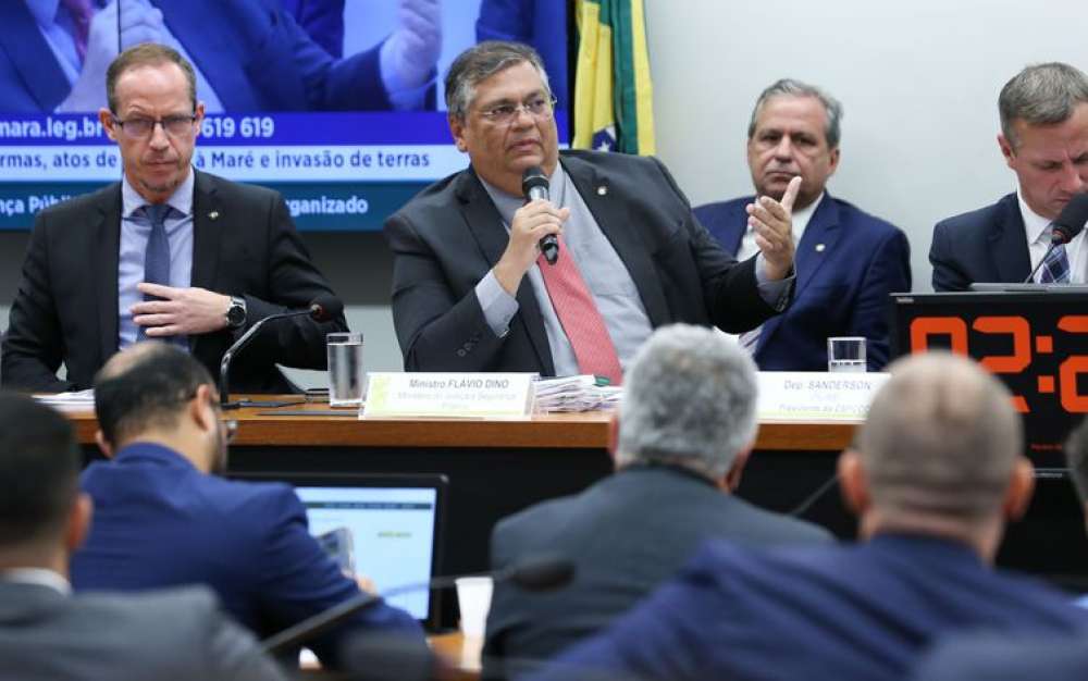 Audiência da Câmara com Dino é encerrada após confusão entre deputados