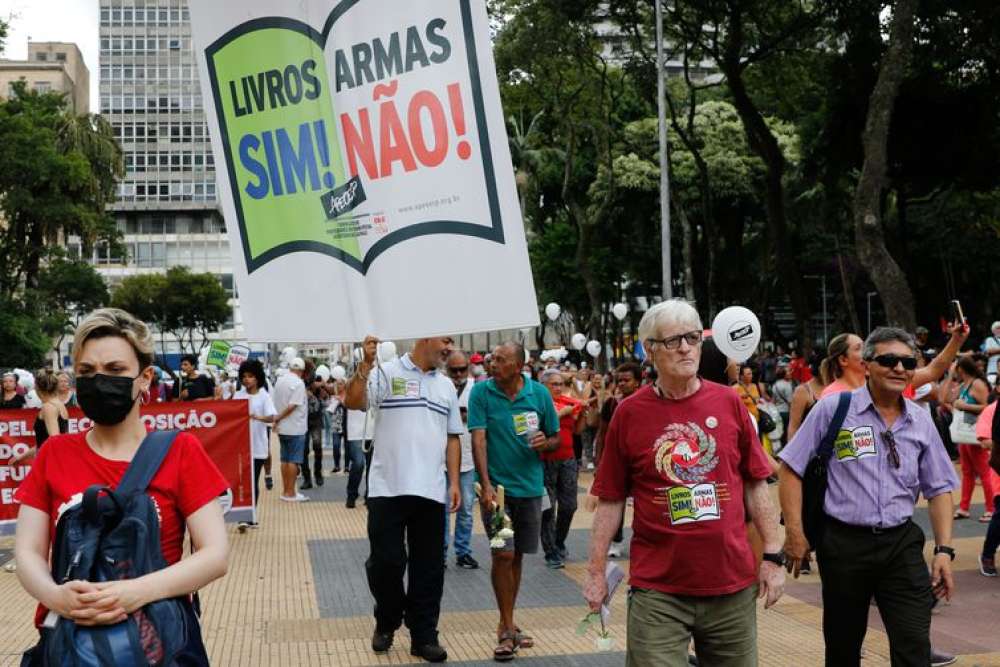 Sociólogo defende ações emergenciais para conter violência nas escolas