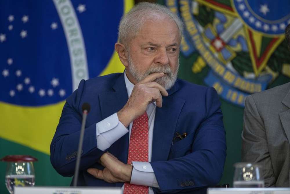 Na China, Lula critica uso do dólar no Banco do Brics