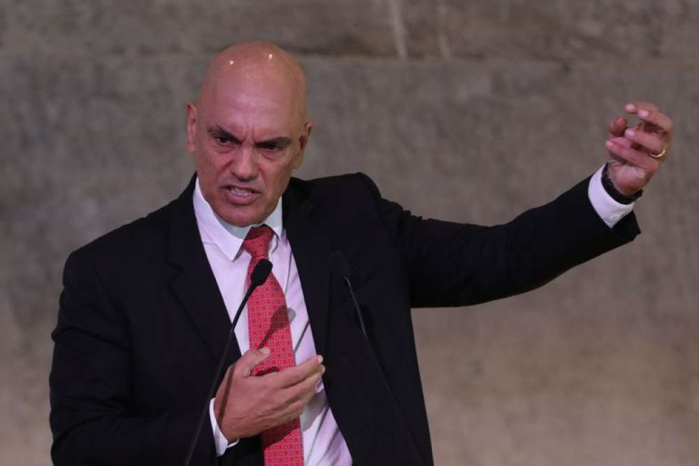 Moraes manda PF marcar depoimento de Bolsonaro sobre atos golpistas