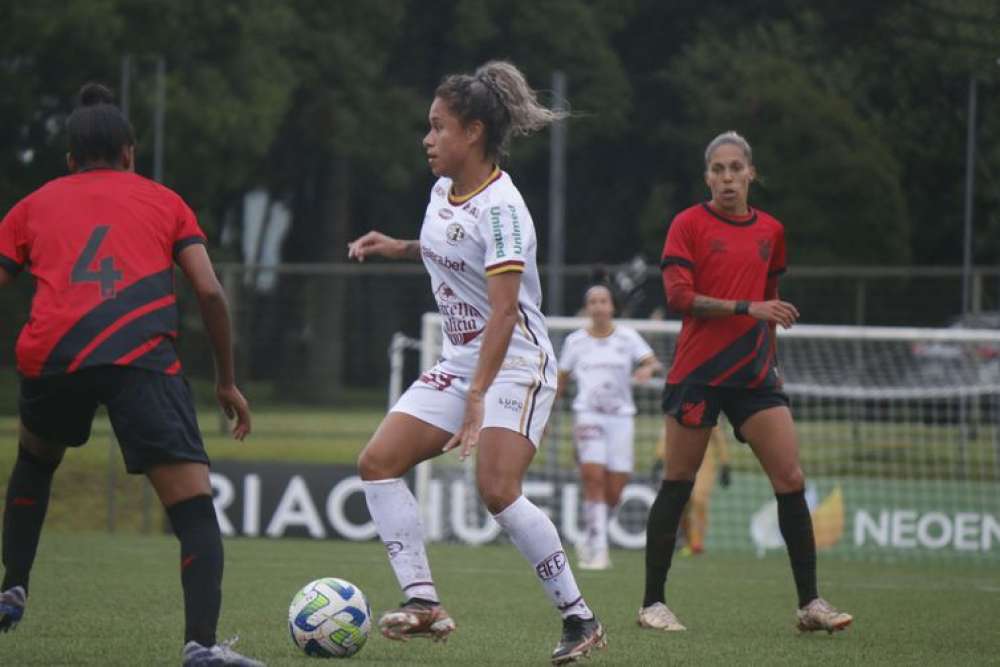 Brasileiro feminino: Ferroviária vence Athletico-PR e assume liderança