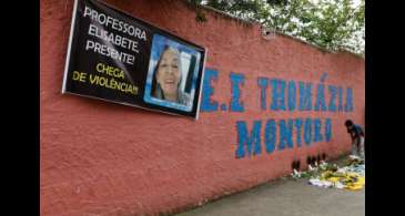 Estação do metrô recebe nome de professora morta em ataque