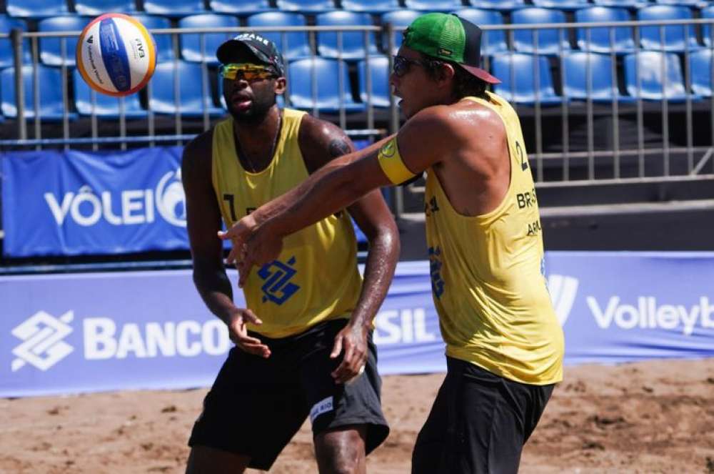 Vôlei de praia: Evandro e Arthur são campeões em fase do mundial no RJ