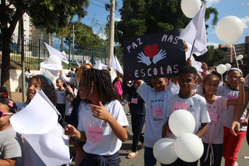 Caminhada em Paraisópolis chama atenção para cultura de paz na escola