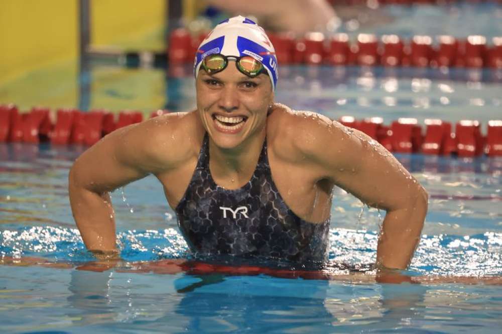 Carol Santiago é ouro em etapa do World Series de natação paralímpica