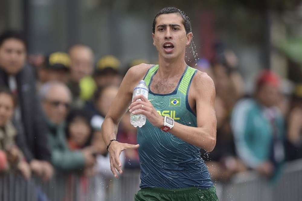 Marcha atlética: Caio Bonfim é ouro e faz índice olímpico para Paris