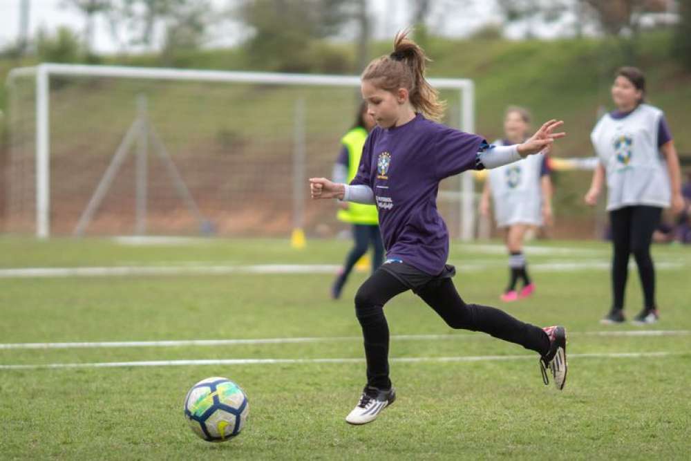 Programas do Governo Federal e da CBF fortalecem o futebol feminino