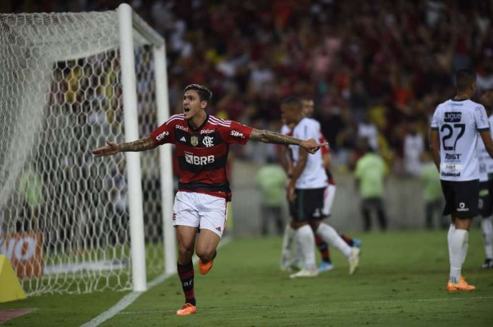 Flamengo goleia Maringá para se garantir nas oitavas da Copa do Brasil