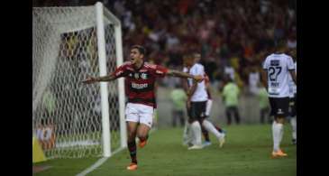 Flamengo goleia Maringá para se garantir nas oitavas da Copa do Brasil