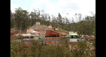 Tragédia em Mariana: 4 famílias recebem chaves de casas reconstruídas 