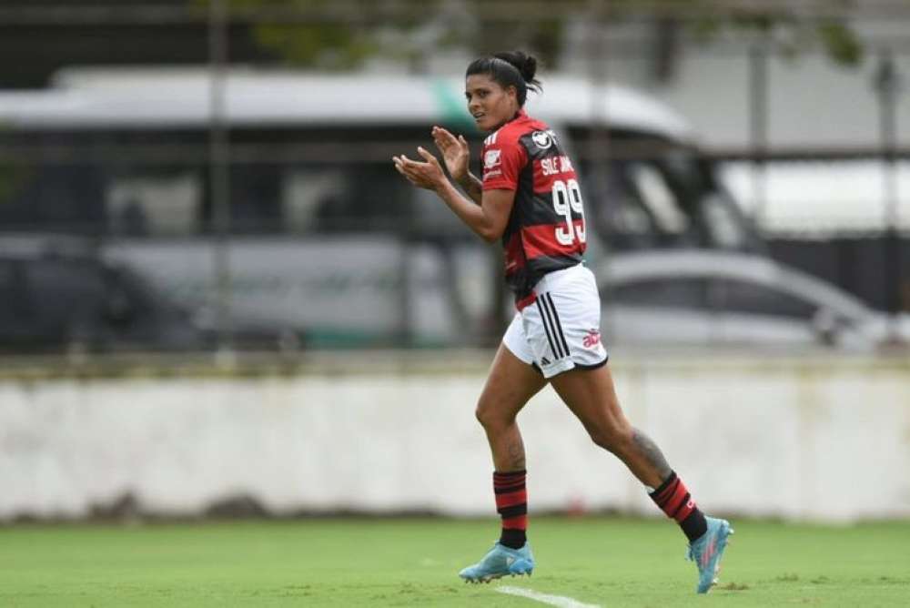 Flamengo vence 8ª seguida e dorme na ponta do Brasileiro Feminino