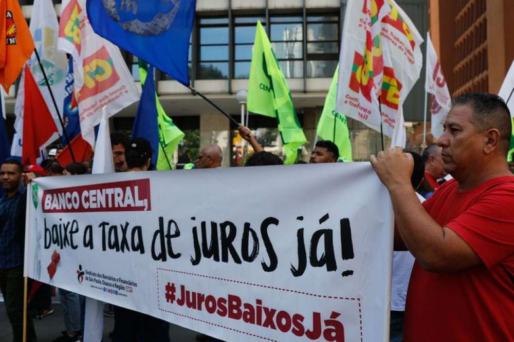 Centrais sindicais fazem atos por melhores condições de trabalho