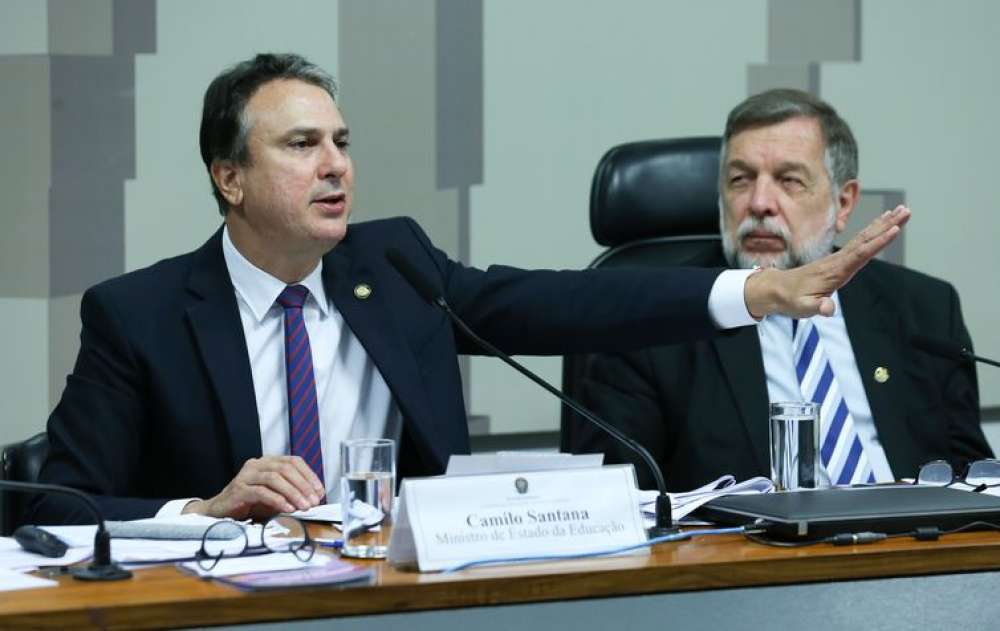 Ministro apresenta ao Senado calendário para revisão do ensino médio