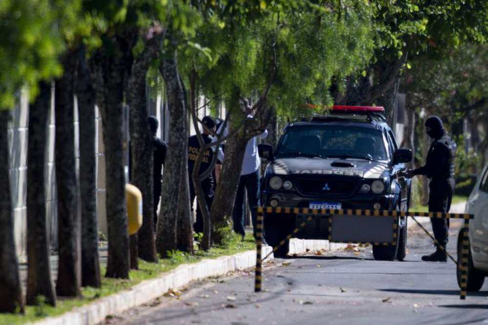 Ex-ajudante de ordens de Jair Bolsonaro é preso em operação da PF