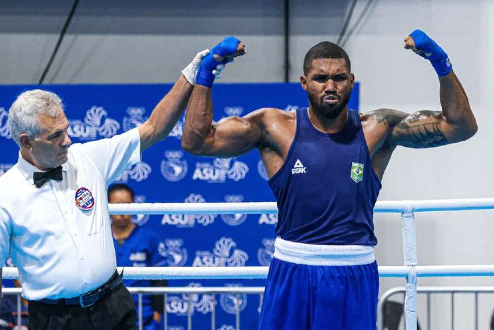 Abner Teixeira e Yuri Neves avançam às oitavas do Mundial de Boxe