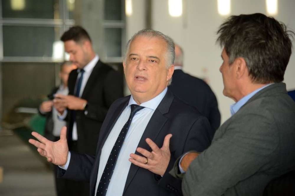 Ministro diz que governo não vai reduzir valor de outorga do Galeão Ministro diz que governo não vai reduzir valor de outorga do Galeão