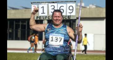 Beth Gomes quebra recorde mundial paralímpico no lançamento de dardo