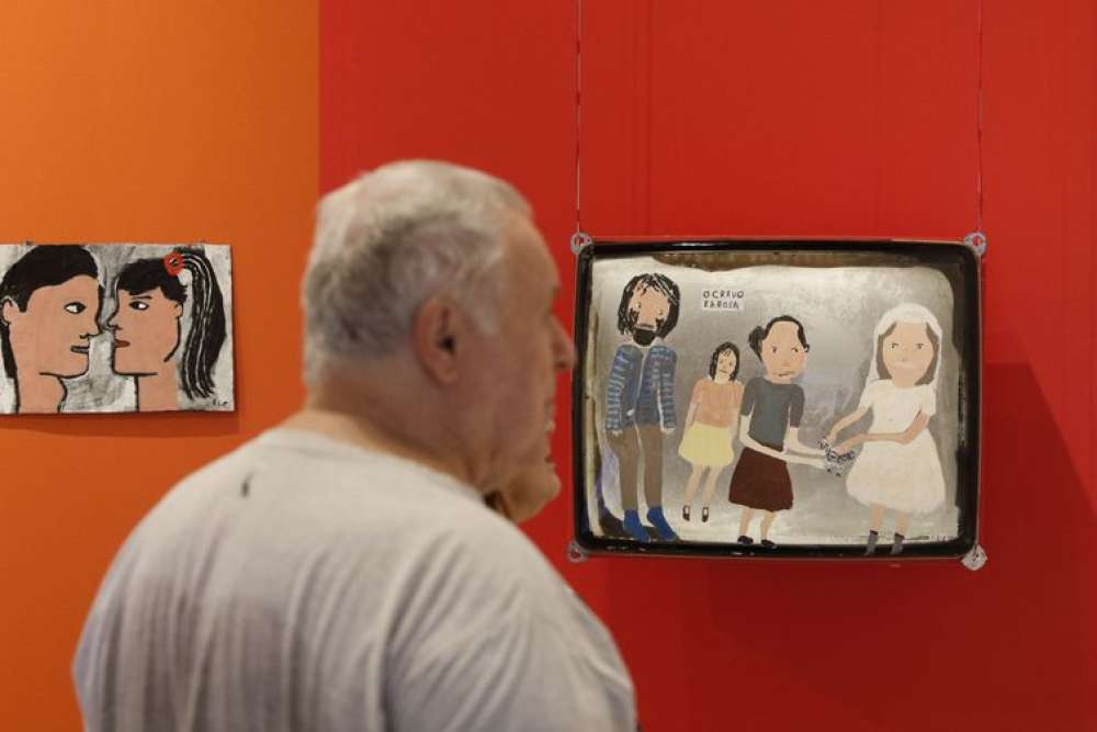 Artista alagoana expõe no Rio pinturas sobre novelas e cotidiano rural