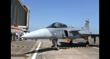 Lula participa de inauguração de linha de produção de caças Gripen